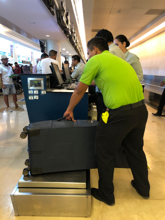 Costumer Services - lobby asistance